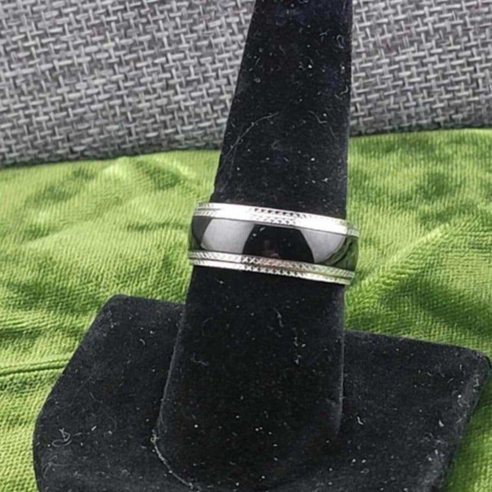 Silver and Black Ring Band / Size 8 / TK316